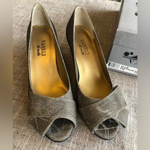 Vaneli Low-heel Evening Shoes 7N